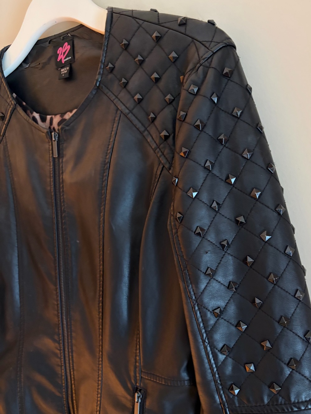 2B Bebe size L black faux leather jacket with studs - Picture 6 of 16